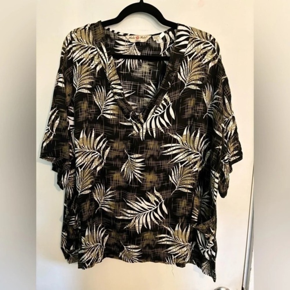 Hula Hula Hawaii Womens Sz 2XL V-neck Short Sleeve Pullover Top Black Gold Palms